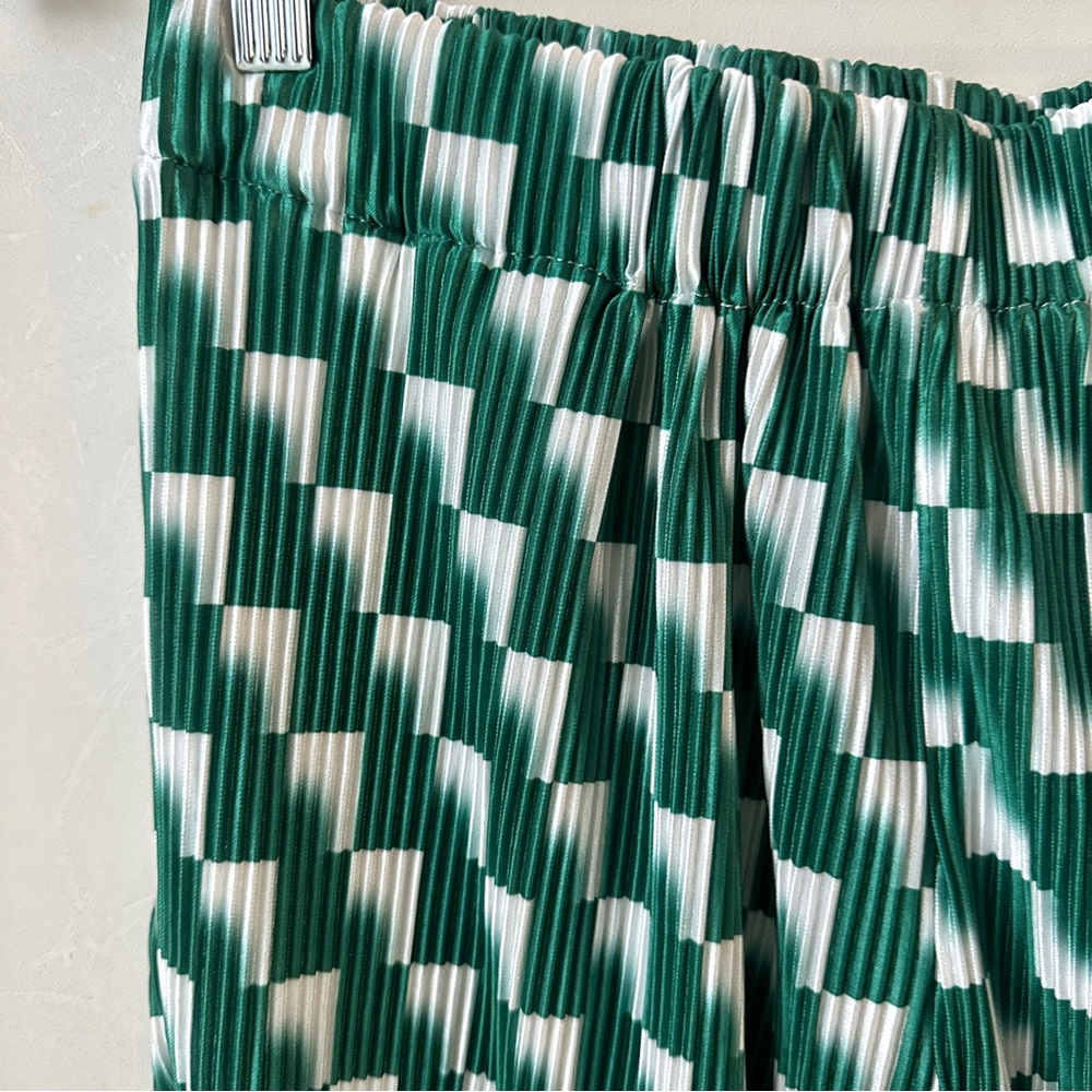 Green Ribbed Button-Front Top & Shorts Set - Picture 9 of 9